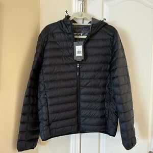 Tumi NWT packable jacket.  Size M